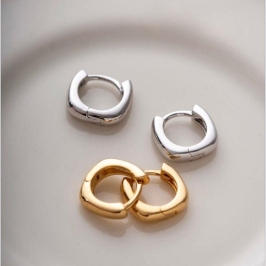 BRINCO ARGOLA QUADRADA LISA EM BANHO DE RÓDIO BRANCO