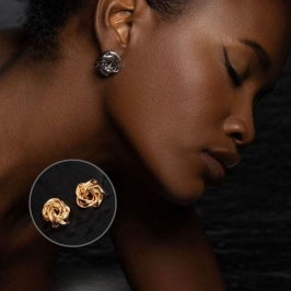 BRINCO FLOR LISA BANHO DE OURO 18K