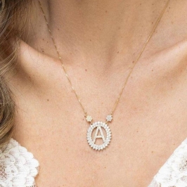 COLAR LETRA D CRAVEJADO MICRO ZIRCÔNIA EM BANHO DE OURO 18K