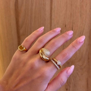 ANEL LUXO GOTA CRAVEJADA E ARCO DE PROTEÇÃO GOLD EM BANHO DE OURO 18K