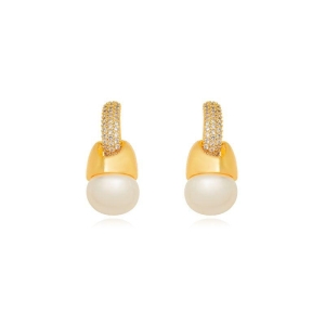 BRINCO ARGOLA COM PÉROLA E CRAVAÇÃO  BANHO DE OURO 18K