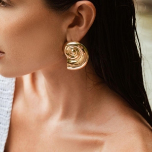 BRINCO NAUTILUS ESCULTURAL - BANHO DE OURO 18K