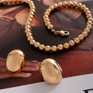 BRINCO BOTÃO OVAL ABAULADO - BANHO DE OURO 18K