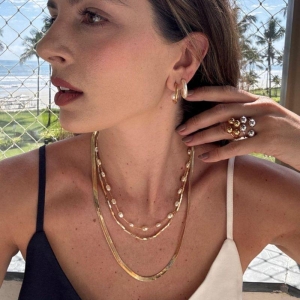 COLAR CHOKER TUBINHO ARTICULADO EM BANHO DE OURO 18K