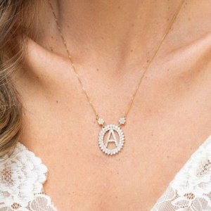 COLAR INICIAL COM MANDALA CRAVEJADA EM BANHO DE OURO 18K