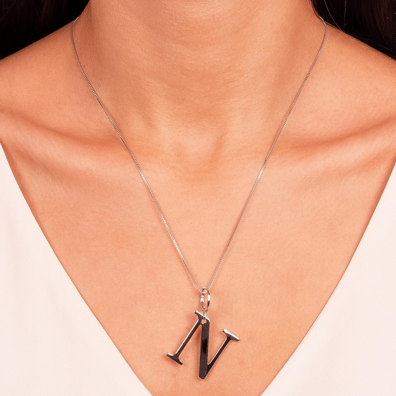 PINGENTE LETRA N EM BANHO DE RÓDIO BRANCO