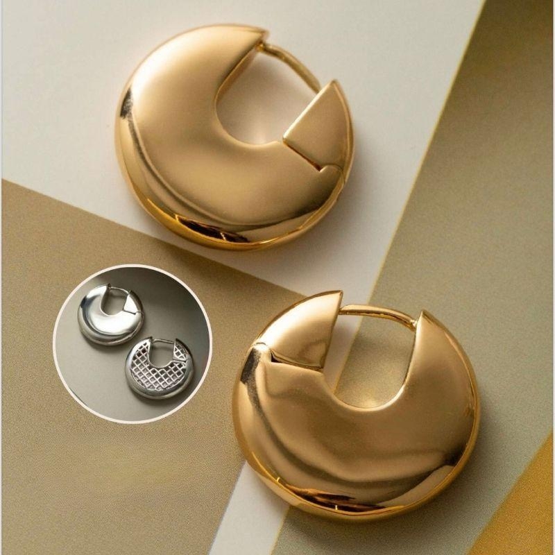 BRINCO ARGOLA LISA EM BANHO DE OURO 18K