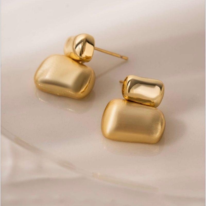 BRINCO FOSCO LISO EM BANHO DE OURO 18K