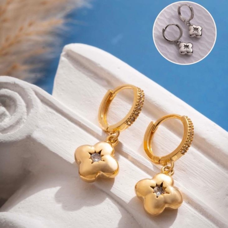 BRINCO ARGOLA TREVO MICRO ZIRCÔNIA EM BANHO DE OURO 18K