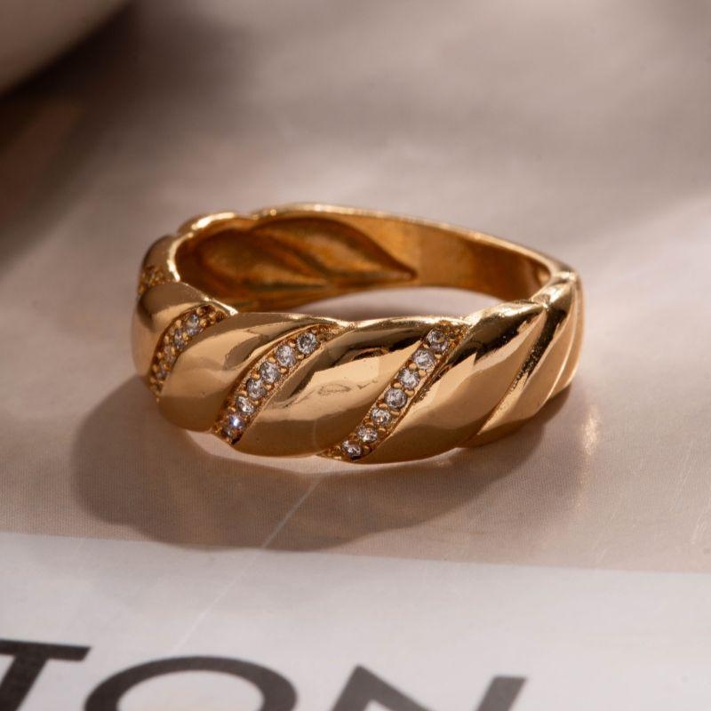 ANEL TORCIDO MICRO ZIRCÔNIA  EM BANHO DE OURO 18K