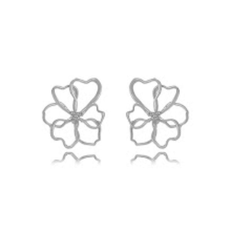 BRINCO FLOR VAZADA LISA EM BANHO DE OURO 18K