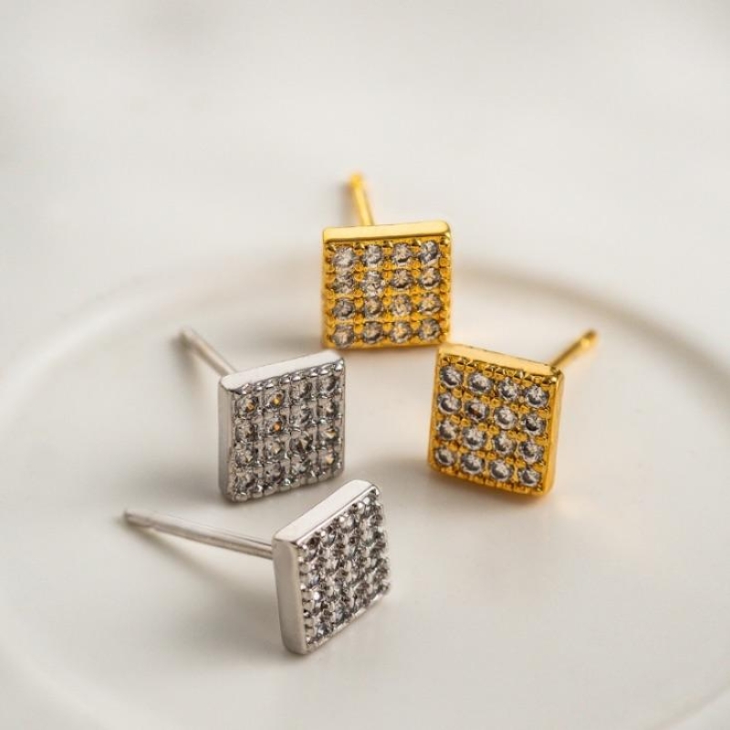 BRINCO QUADRADO MICRO ZIRCÔNIA EM BANHO DE OURO 18K