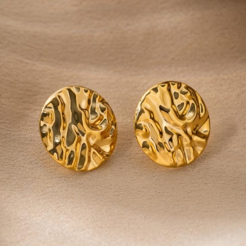 BRINCO REDONDO ORGÂNICO LISO EM BANHO DE OURO 18K