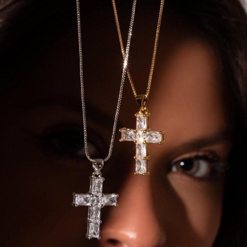 COLAR CRUZ CRISTAL EM BANHO DE OURO 18K