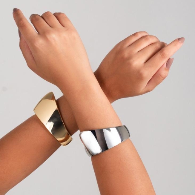 PULSEIRA MAXI BRACELETE LISO EM BANHO DE OURO 18K