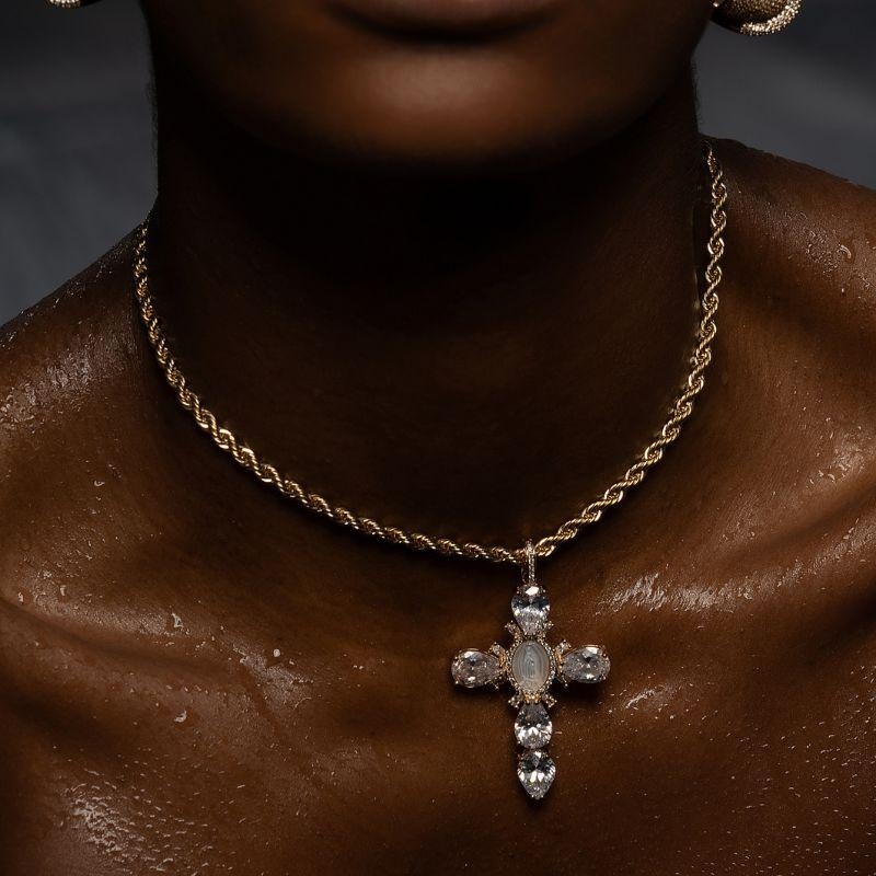 COLAR CHOKER CORDÃO BAIANO CRUZ CRAVEJADO CRISTAL EM BANHO DE OURO 18K