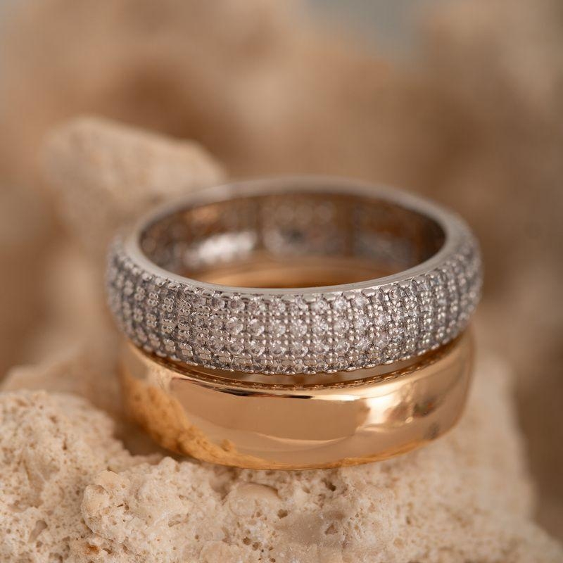 ANÉIS DUO INFINITY: ALIANÇA BOLD E APARADOR PAVÊ BICOLOR