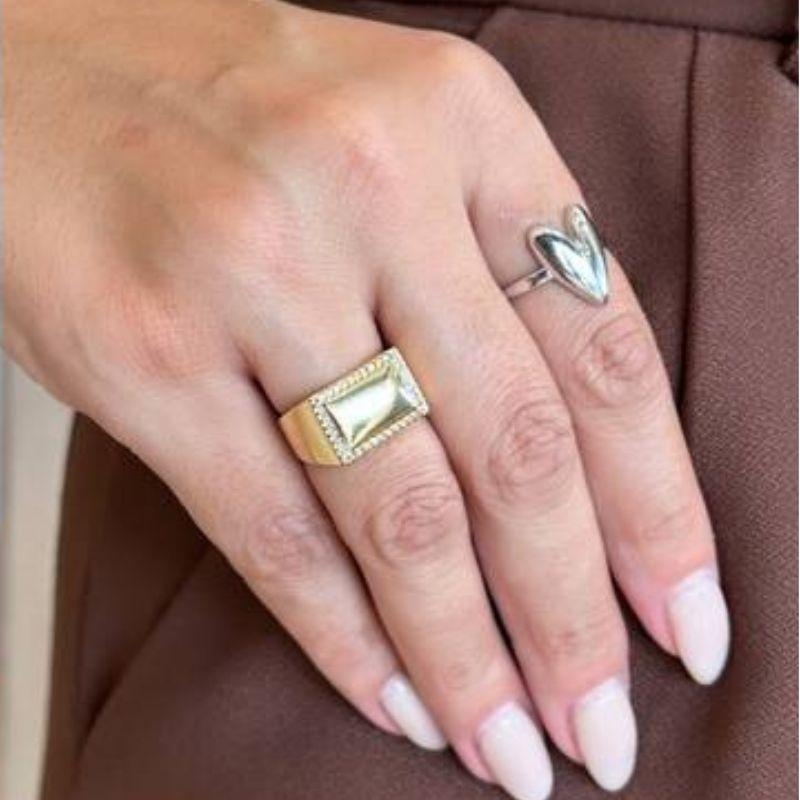 ANEL SINETE RETANGULAR COM MOLDURA CRAVEJADA EM BANHO DE OURO 18K