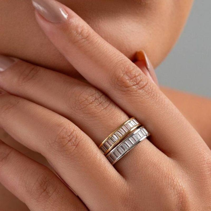 ANEL ETERNITY COM ZIRCÔNIAS BAGUETES TRANSPARENTES EM BANHO DE OURO 18K