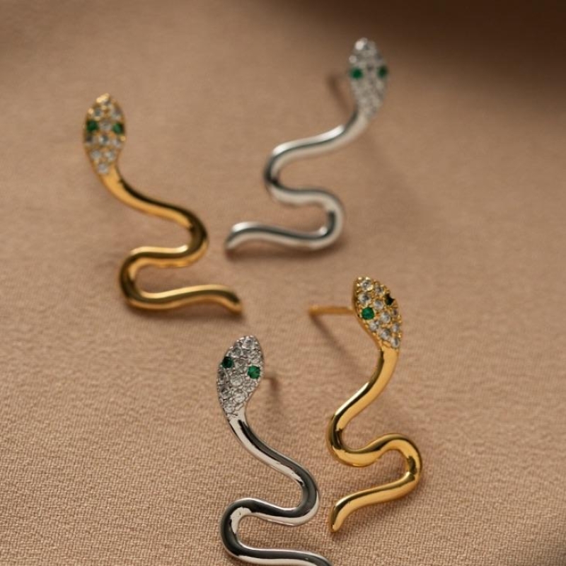 BRINCO SERPENTE COM OLHOS DE ZIRCÔNIA ESMERALDA - BANHO DE RÓDIO BRANCO