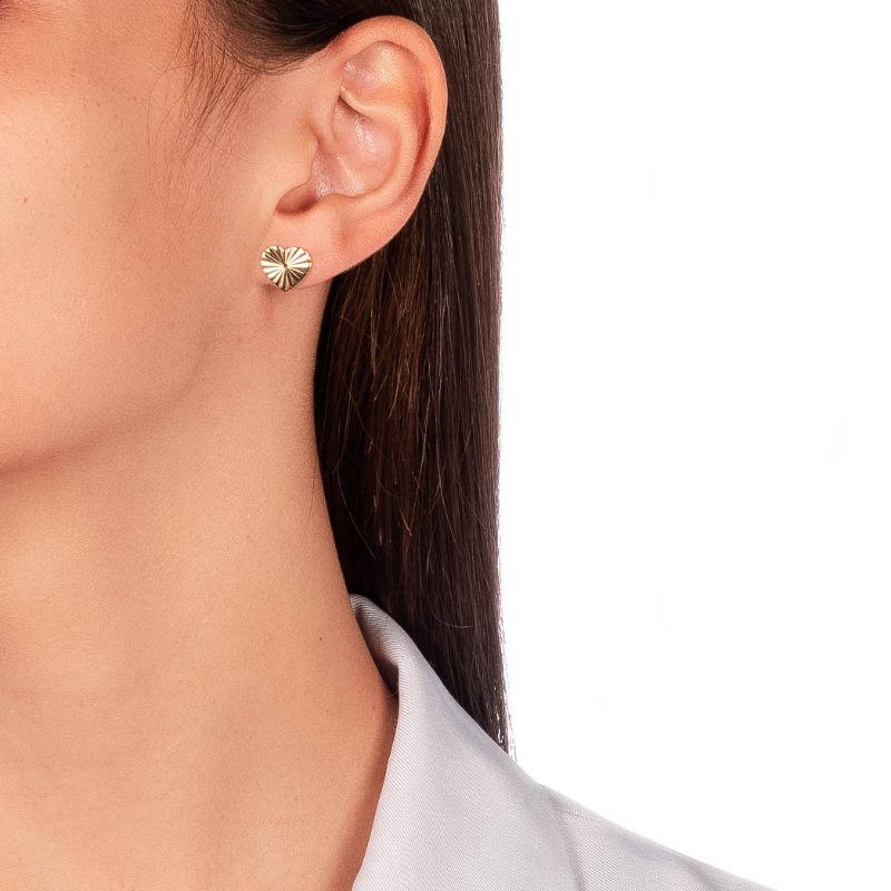 BRINCO CORAÇÃO RAIADO - BANHO DE OURO 18K