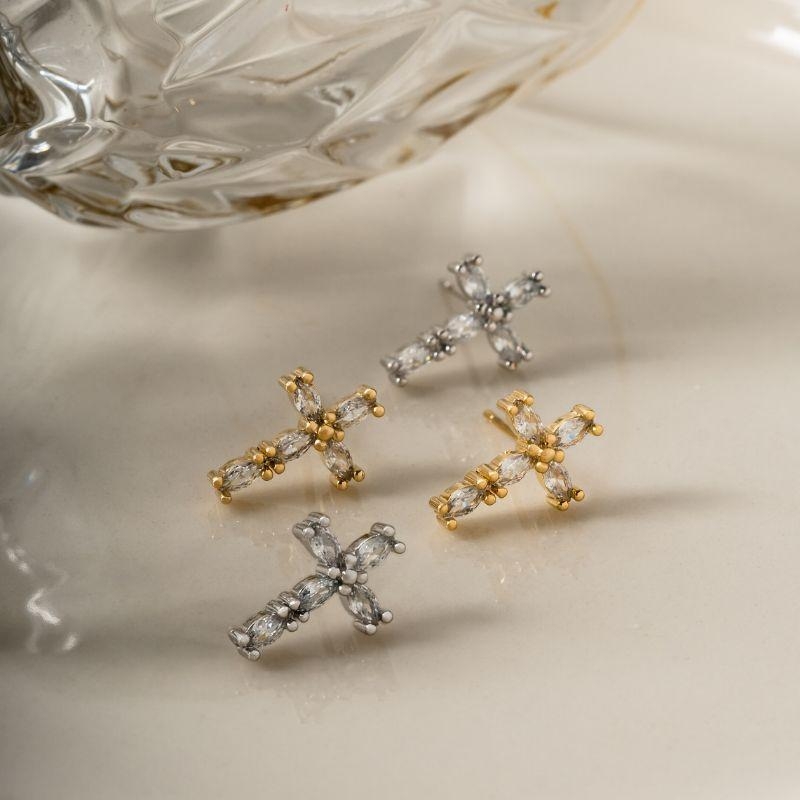 BRINCO CRUZ COM ZIRCÔNIAS NAVETE - BANHO DE OURO 18K