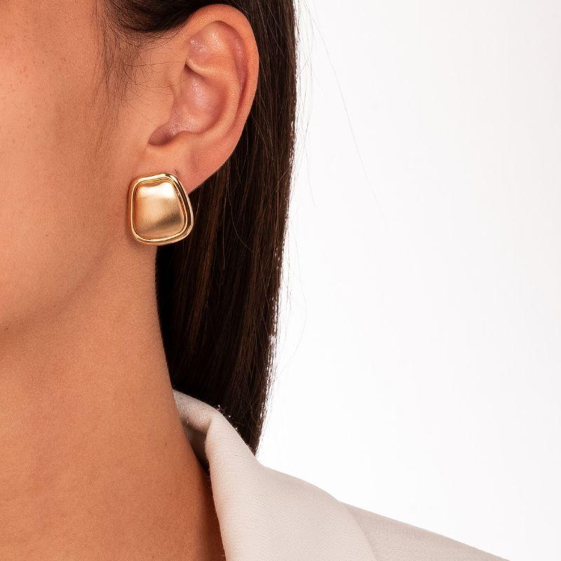 BRINCO CHAPA ORGÂNICA ACETINADA - BANHO DE OURO 18K