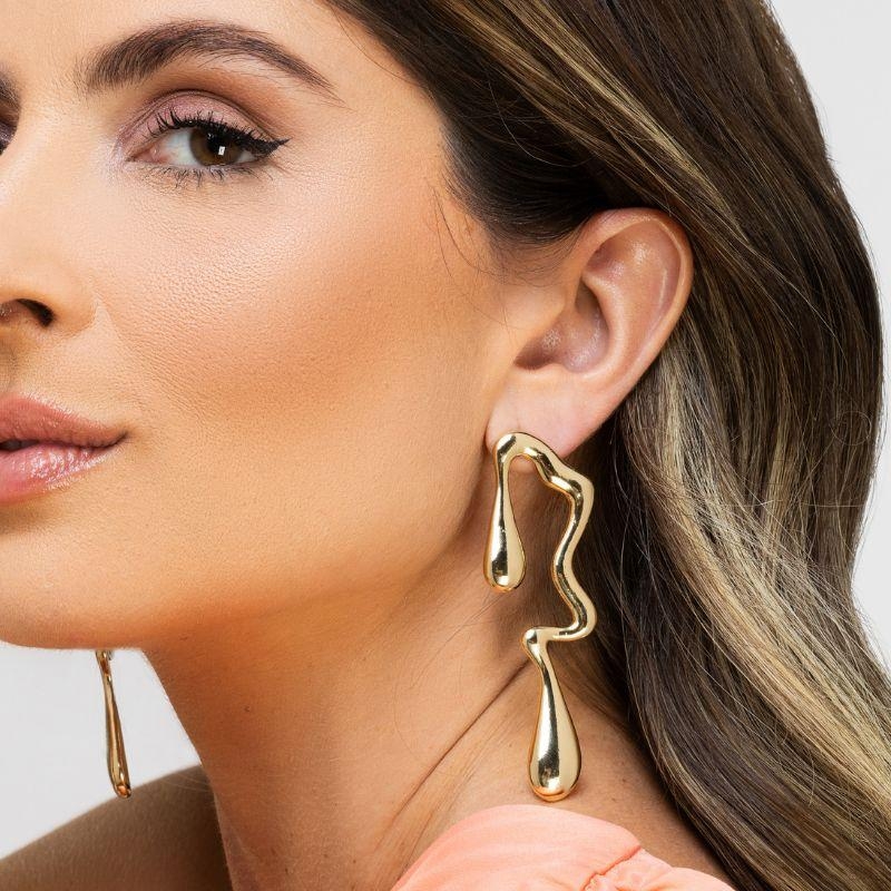 BRINCO MAXI ABSTRATO FLUIDO - BANHO DE OURO 18K