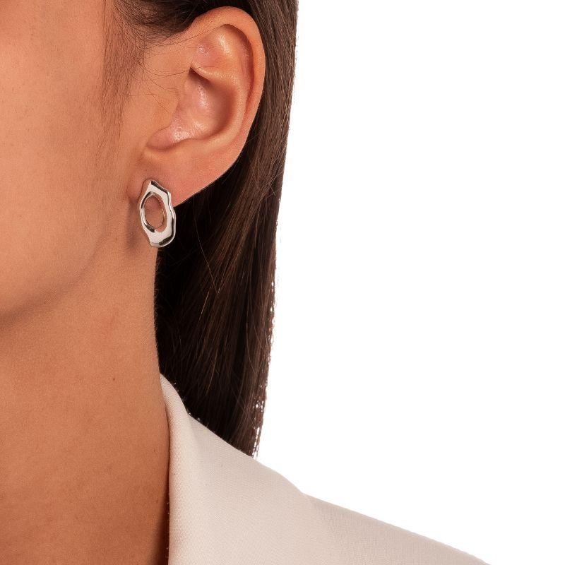 BRINCO CÍRCULO ORGÂNICO VAZADO - BANHO DE RÓDIO BRANCO