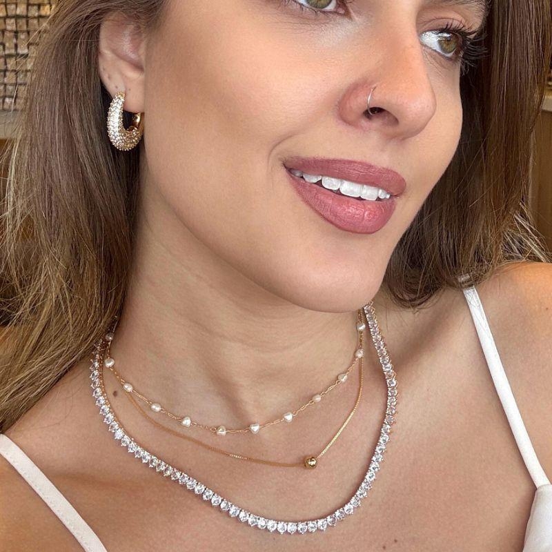 BRINCO ARGOLA BOMBÊ CRAVEJADA -BANHO DE OURO 18K