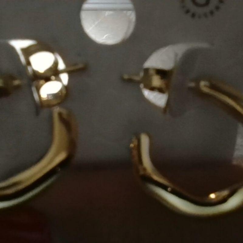 BRINCO ARGOLA QUADRADA GEOMÉTRICA BANHADO EM OURO 18K