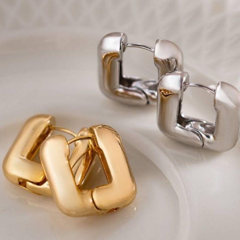 BRINCO ARGOLA RETANGULAR BOLD BANHADO EM OURO 18K