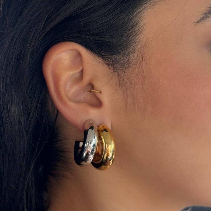 BRINCO ARGOLA ABAULADA LISA EM BANHO DE OURO 18K