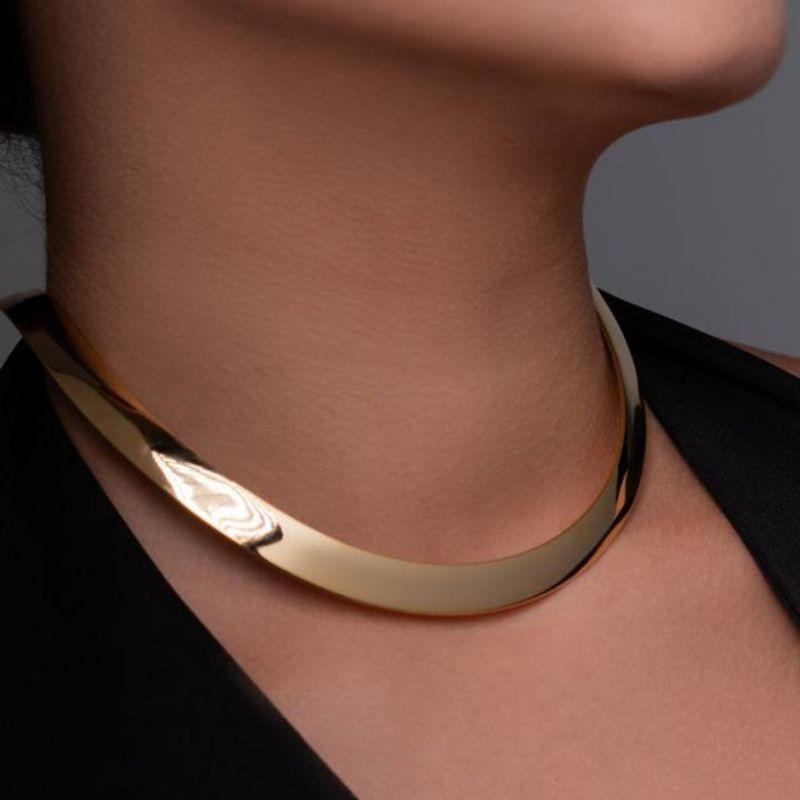 COLAR CHOKER RÍGIDA CURVA EM BANHO DE OURO 18K