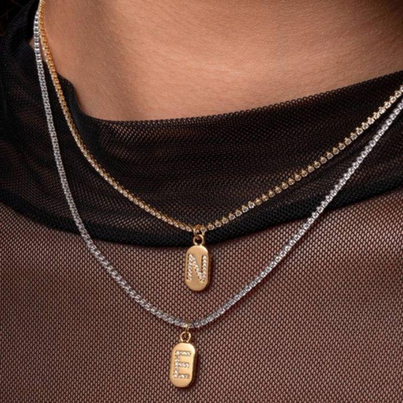 COLAR CHOKER RIVIERA LETRA B EM MISTURA DE BANHOS