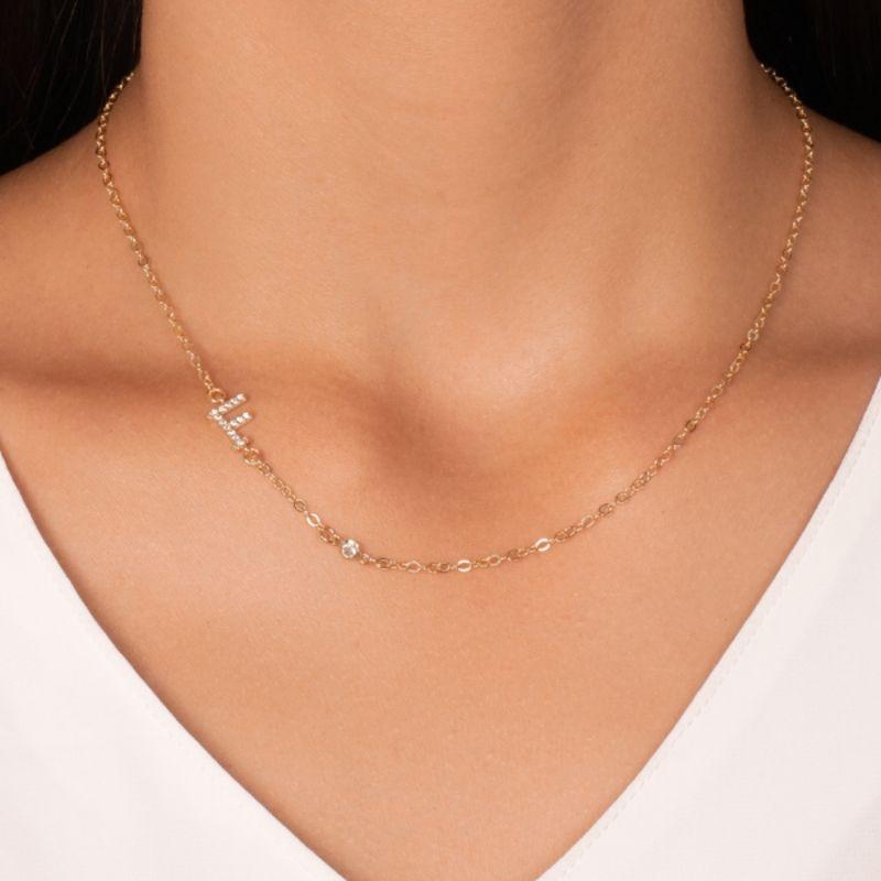 COLAR INICIAL F LATERAL CRAVEJADA EM BANHO DE OURO 18K