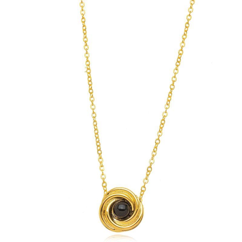 COLAR PINGENTE NÓ COM RESINA PRETA EM BANHO DE OURO 18K