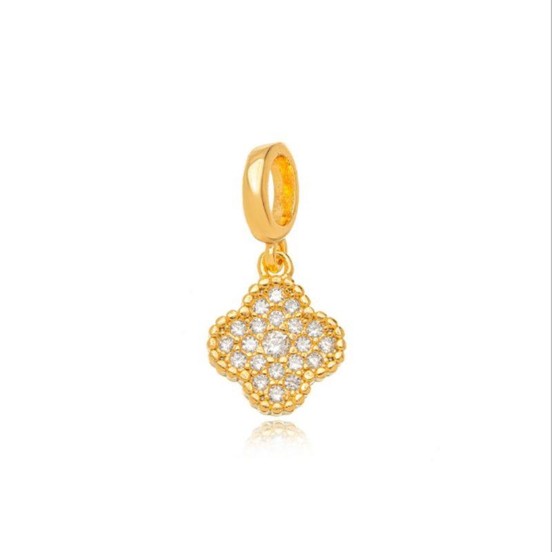 PINGENTE TREVO CRAVEJADO EM BANHO DE OURO 18K