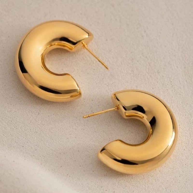 BRINCO ARGOLA TUBO LISO EM BANHO DE OURO 18K