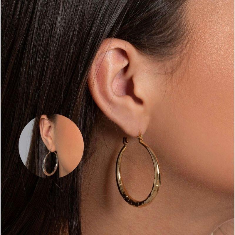 BRINCO ARGOLA DETALHADA  EM BANHO DE OURO 18K