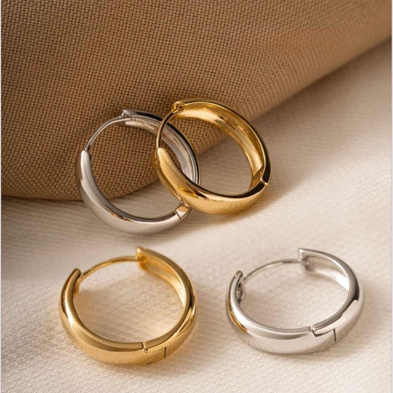 BRINCO ARGOLA LISA EM BANHO DE OURO 18K