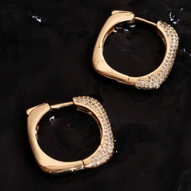 BRINCO ARGOLA MICRO ZIRCÔNIA EM BANHO DE OURO 18K