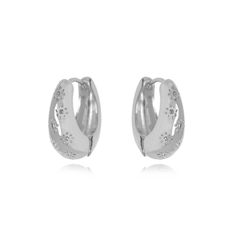 BRINCO ARGOLA DETALHADA EM BANHO DE RÓDIO BRANCO