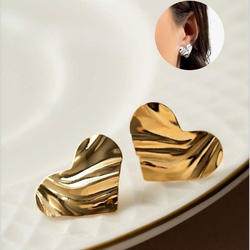 BRINCO CORAÇÃO ORGÂNICO EM BANHO DE OURO 18K