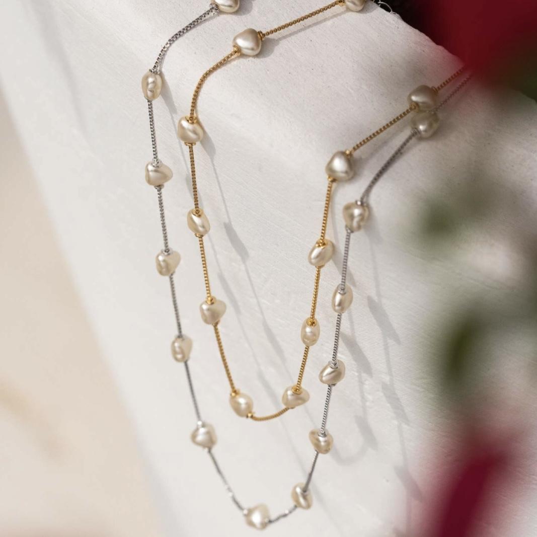 COLAR CORAÇÃO PÉROLA EM BANHO DE OURO 18K