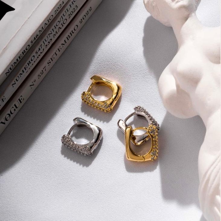 BRINCO ARGOLA QUADRADA MICRO ZIRCÔNIA EM BANHO DE OURO 18K