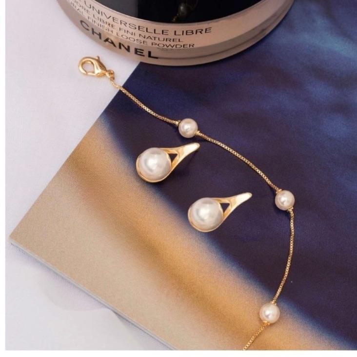 BRINCO PÉROLA EM BANHO DE OURO 18K