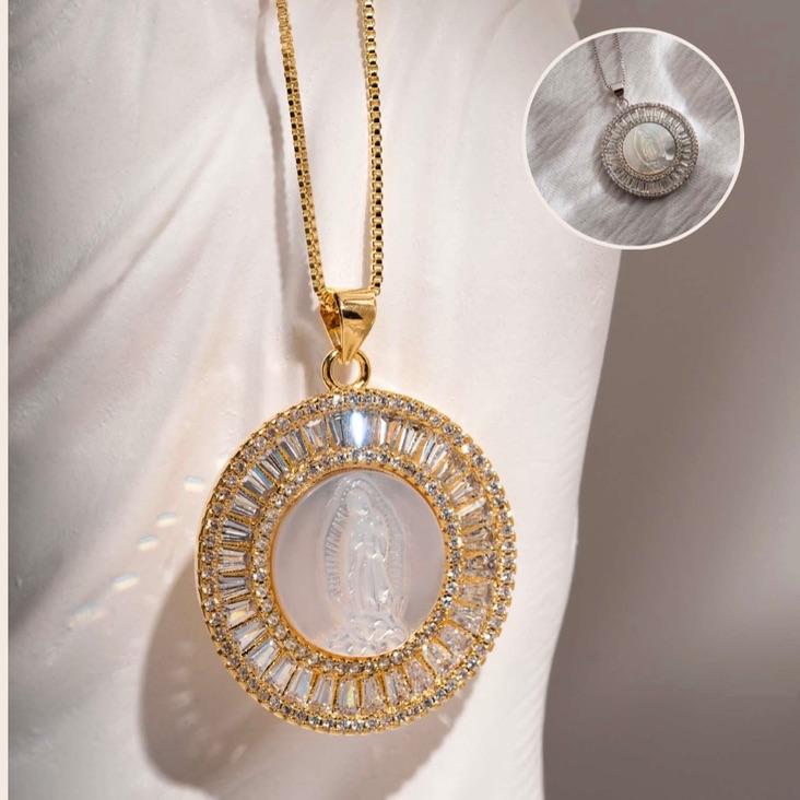 COLAR SAGRADO CORAÇÃO DE JESUS MADREPÉROLA CRAVEJADO EM BANHO DE OURO 18K