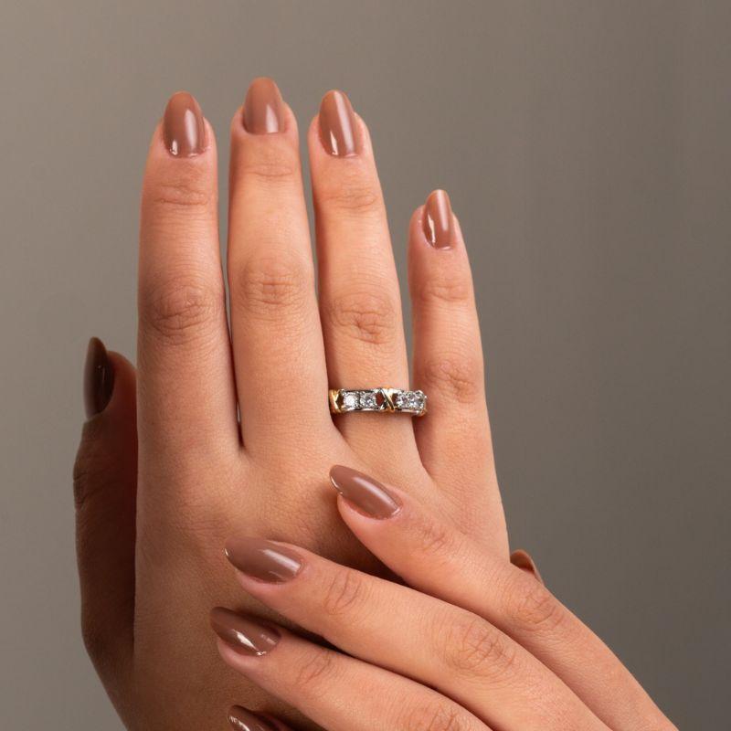 ANEL ALIANÇA RIVIERA COM X DOURADO EM BANHO DE RÓDIO BRANCO