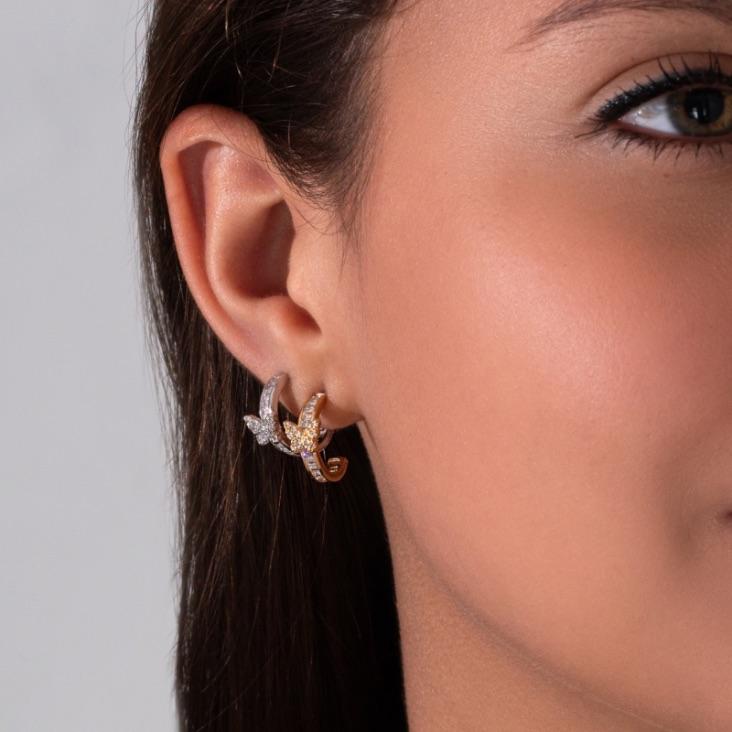 BRINCO ARGOLA NAVETE BORBOLETA CRAVEJADO EM BANHO DE OURO 18K